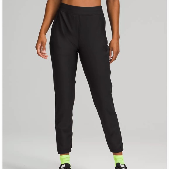 lululemon athletica Pants - Lululemon Adapted State High-Rise Fleece Joggers (size 6)
